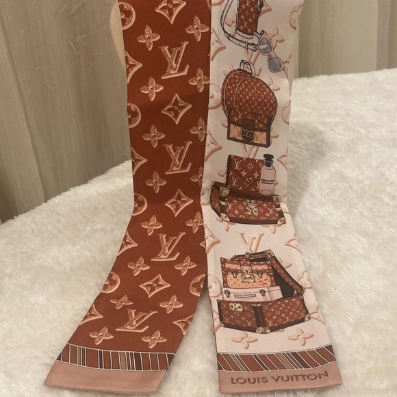 Louis Vuitton bandeau twilly✨ - Picture 5 of 8